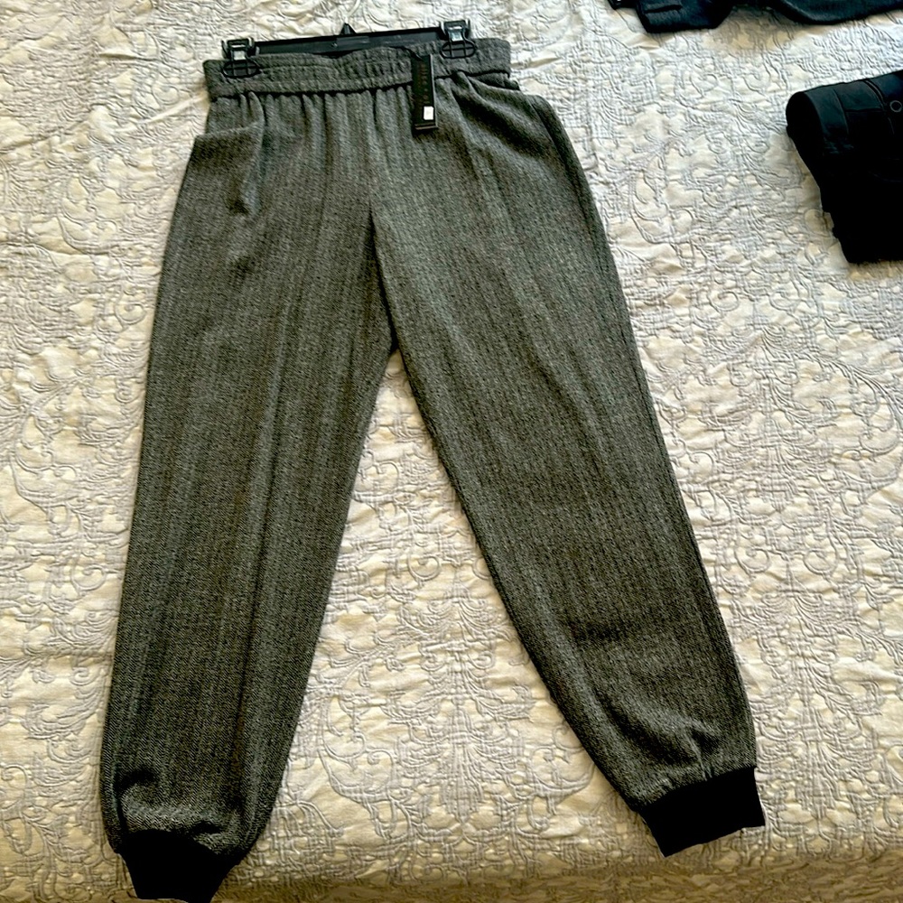 Brand new Alice and Olivia pants size Small